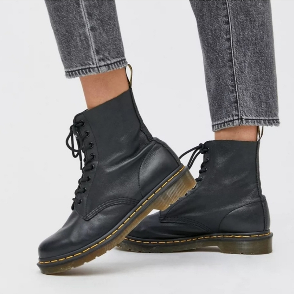 Dr Martens Boots Womens Size 8/39 1460 Pascal Virginia Leather Black Beautiful